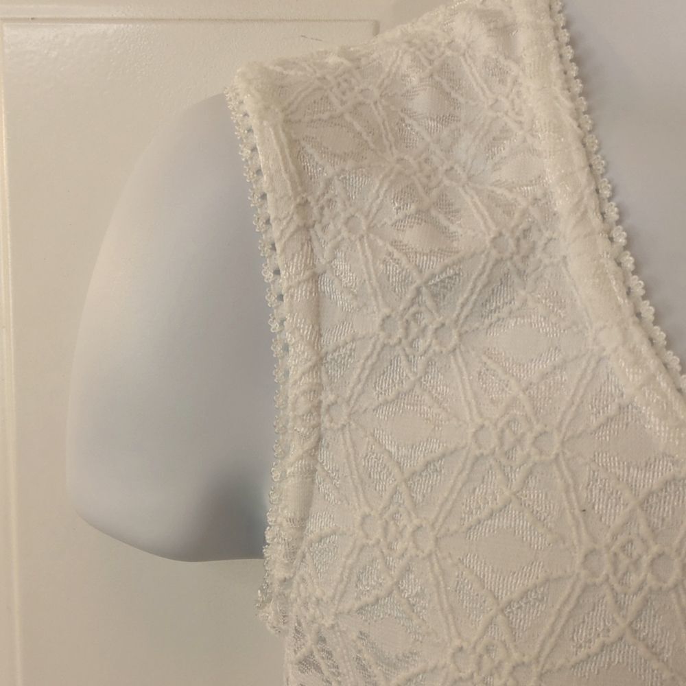 Wrapper White lace fully lined tank top - Picture 4 of 8